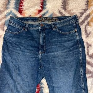 Women’s high-rise big flared wrangler jeans size 33 x 34 brand new with no tags